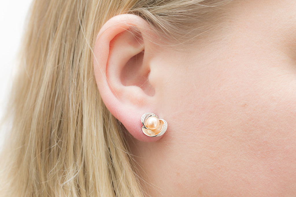 Pink Pearl and Diamond Flower Design 18K White Gold Earrings