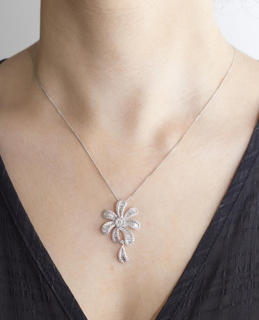 Fantasy Diamond 18K White Gold Pendant