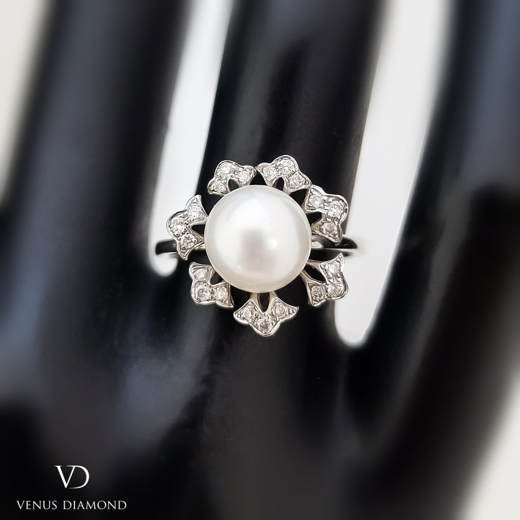 18K White Gold Diamond and Pearl Ring