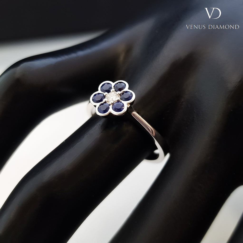 18k White Gold Sapphire and Diamond Daisy Ring