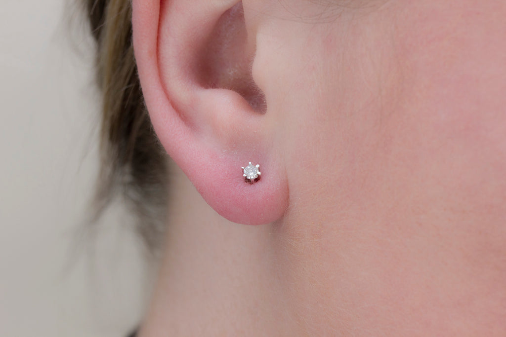 Six Claws Setting Round Brilliant Cut Diamond 18K  White Gold Stud Earrings