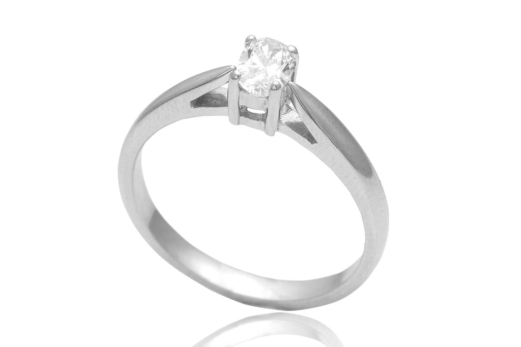 Oval Cut Diamond Solitaire 18K White Gold Engagement Ring