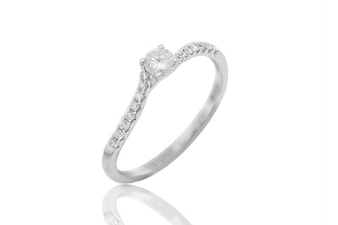 Round Cut Diamond 18K White Gold Engagement Ring on Twisted Band