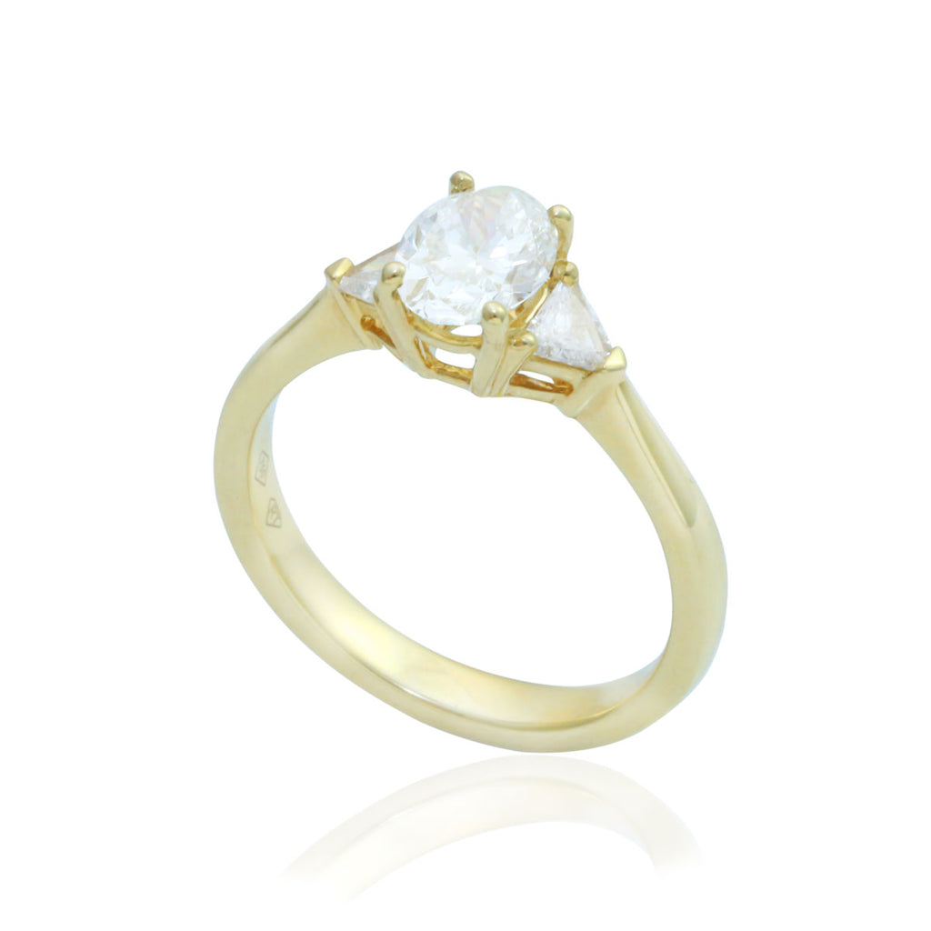 Oval Cut 18K Yellow Gold Diamond Ring