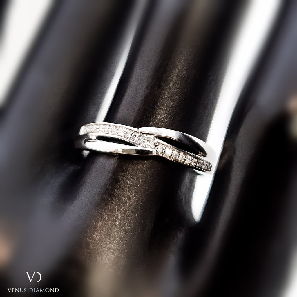 18k White Gold Crossover Diamond Ring
