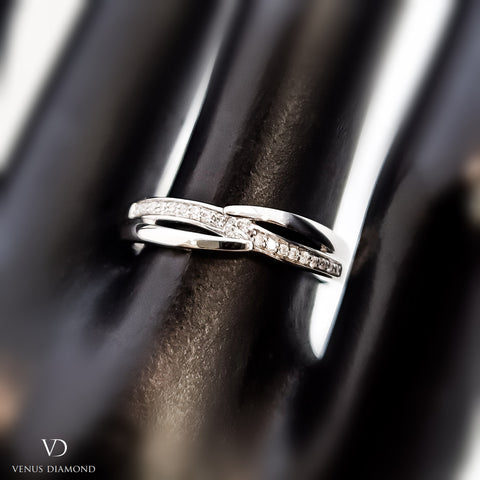 18k White Gold Crossover Diamond Ring
