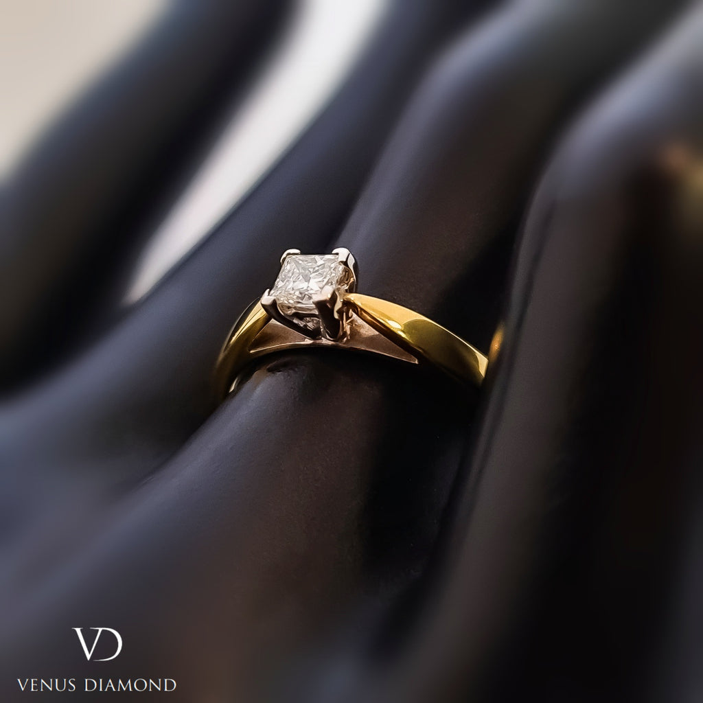 18k Yellow Gold Diamond Solitaire Engagement Ring with White Collette