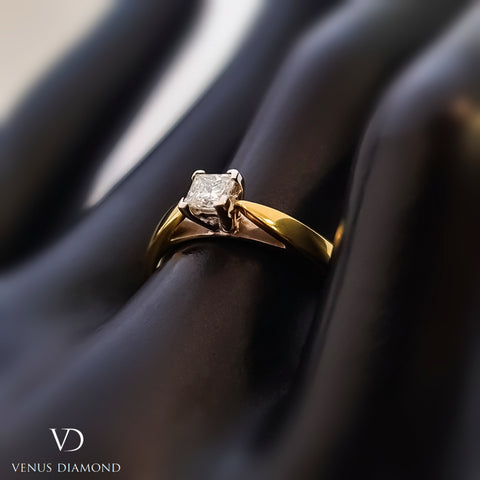 18k Yellow Gold Diamond Solitaire Engagement Ring with White Collette