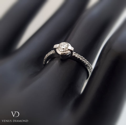 18k White Gold Diamond Bezel Ring with Diamond Shoulders
